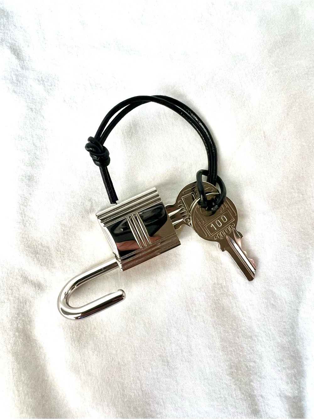 Hermès Padlock and Key Set #100 Never used. Great Conditions.